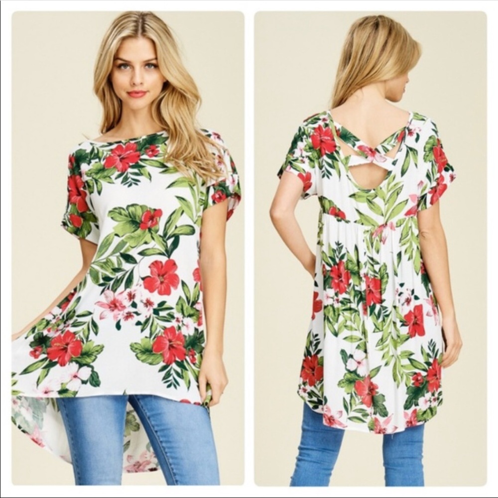 NEW! FLORAL TOP IN SIZE SMALL